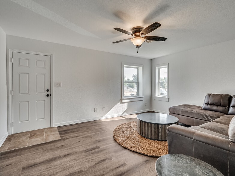 More Photos Of 2508 W I 44 Service Rd, Oklahoma City Storefront Retail Office For Sale