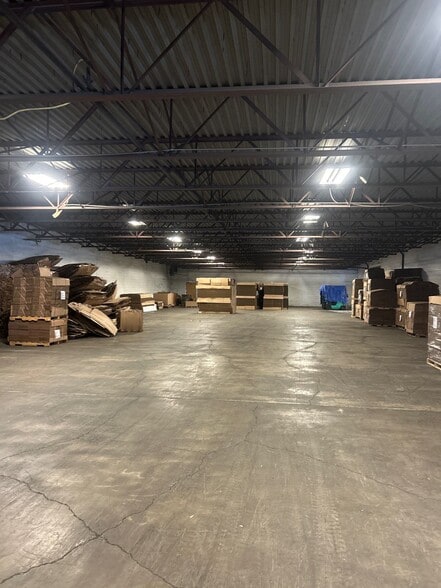More Photos Of 302 Stoutenger St, East Syracuse Warehouse For Lease
