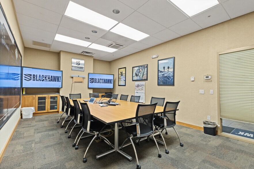 More Photos Of 275 Manhattan South Rd, Manhattan Light Manufacturing For Lease