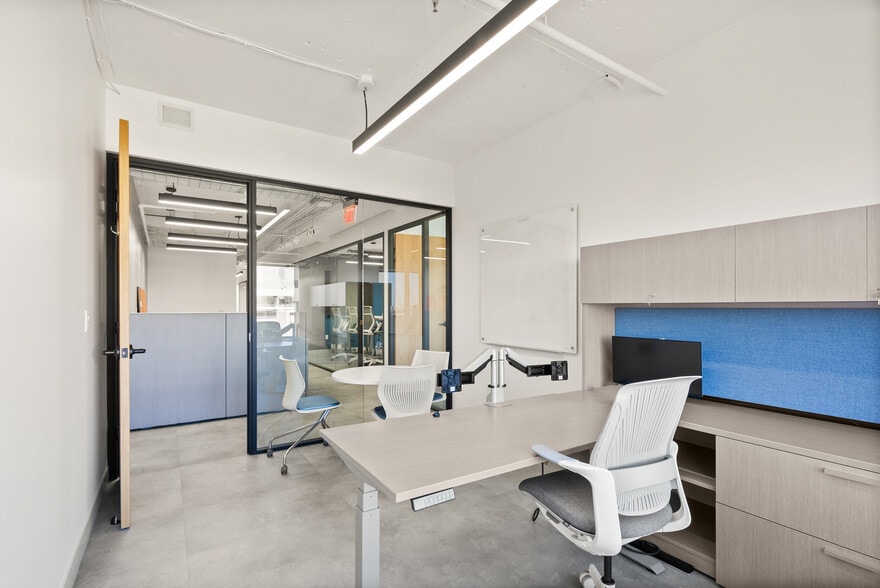 More Photos Of 1550 Crystal Dr, Arlington Office For Lease