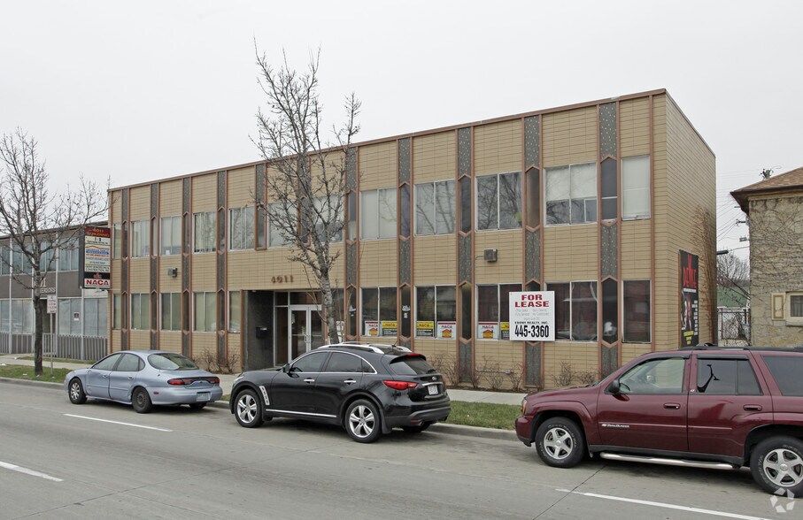 Primary Photo Of 4011 W Capitol Dr, Milwaukee Office For Lease