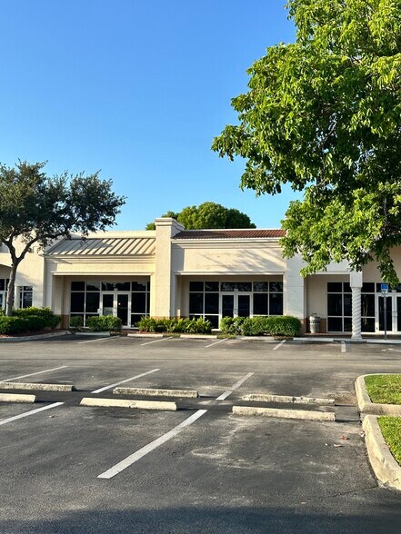 More Photos Of 10341-10351 Bonita Beach Rd SE, Bonita Springs General Retail For Lease
