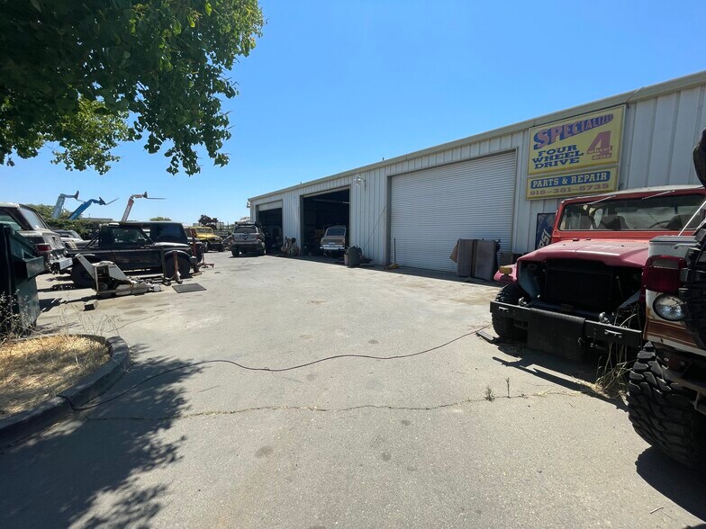 More Photos Of 8532 Clovely Ln, Sacramento Auto Repair For Sale
