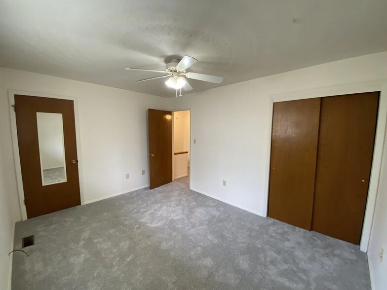 More Photos Of 5031 W Pea Ridge Rd, Huntington Apartments For Sale
