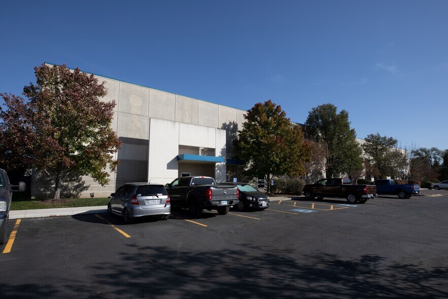 More Photos Of 16151 Foster St, Overland Park Warehouse For Sale