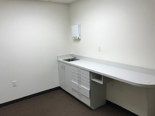 More Photos Of 23 State Route 31 N, Pennington Office For Lease