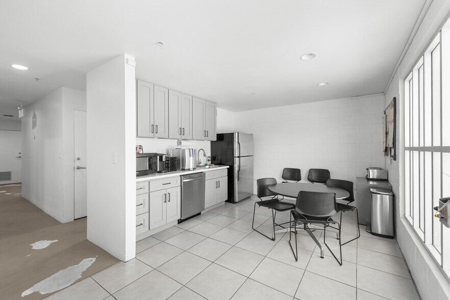 More Photos Of 1500 Olympic Blvd, Santa Monica Loft Creative Space For Lease