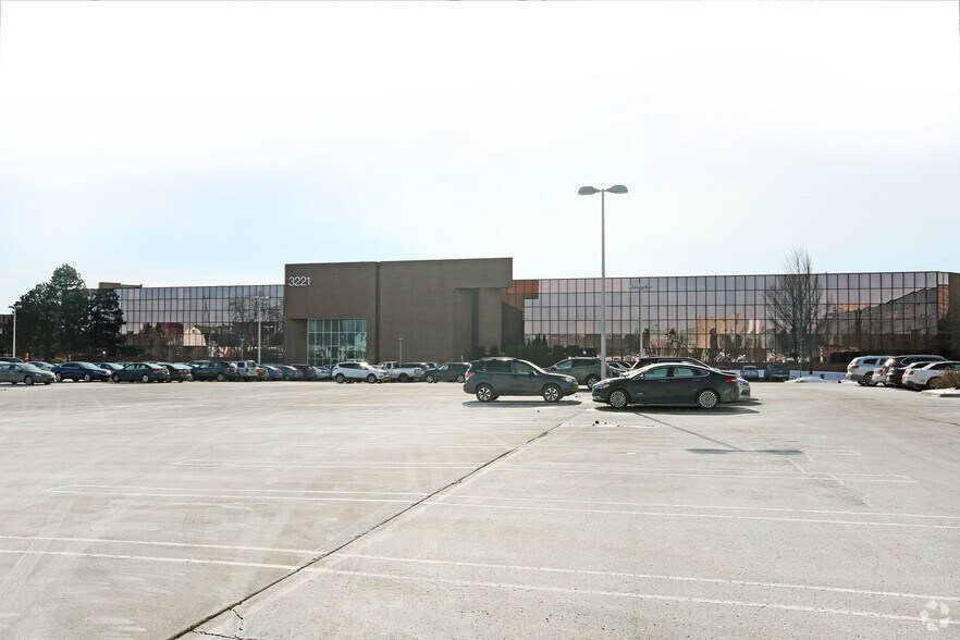 More Photos Of 3155 W Big Beaver Rd, Troy Unknown For Lease