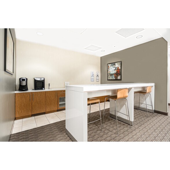 More Photos Of 505 Montgomery St, San Francisco Coworking Space