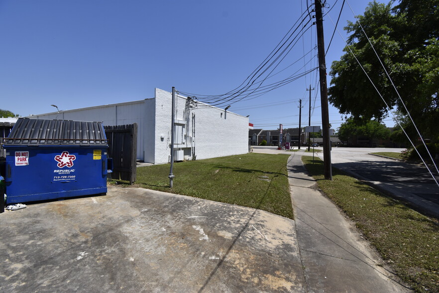 More Photos Of 550 FM 1959 Rd, Houston General Retail For Sale