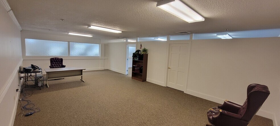 More Photos Of 100 Abingdon Pl, Abingdon Medical For Lease