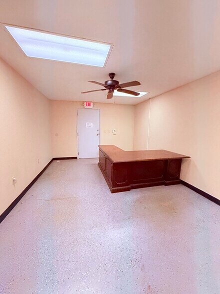 More Photos Of 322 E Thomas Ave, Stillwater Warehouse For Lease