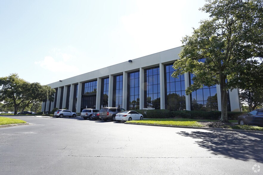 More Photos Of 877 Executive Center Dr W, Saint Petersburg Office For Lease