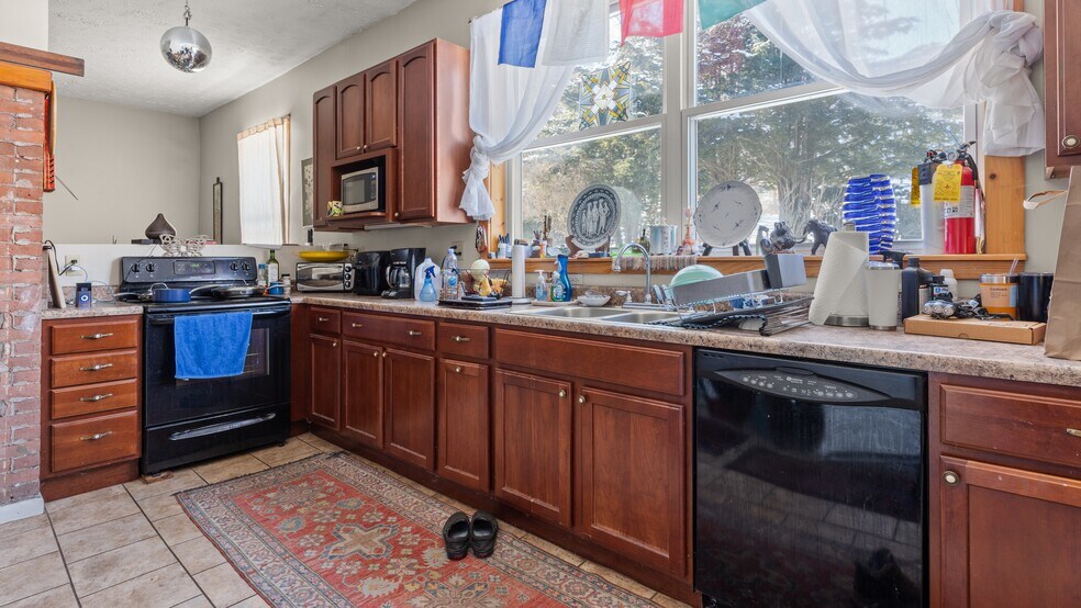More Photos Of 465 Chapel St, Lee Apartments For Sale