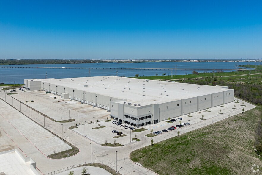 More Photos Of 3584 Mountain Creek Pky, Dallas Distribution For Lease