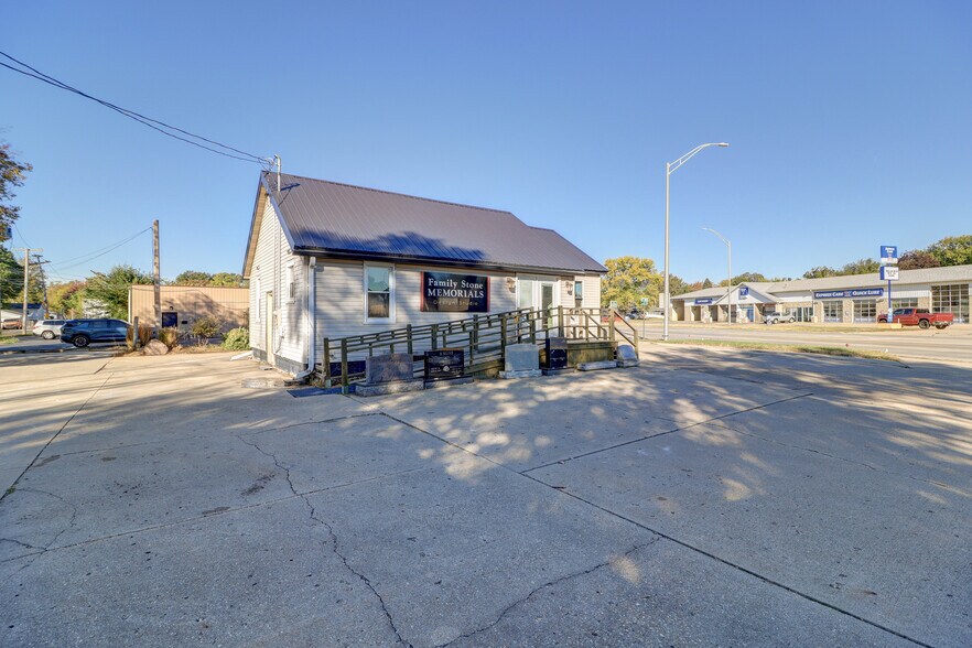 More Photos Of 603 W Rock Falls Rd, Rock Falls General Retail For Sale