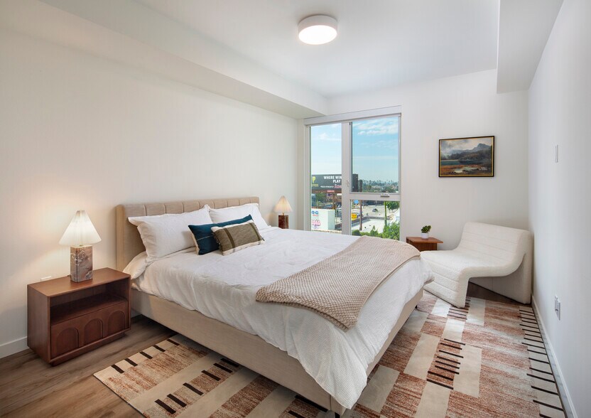 More Photos Of 988 S Manhattan Pl, Los Angeles Multifamily For Sale