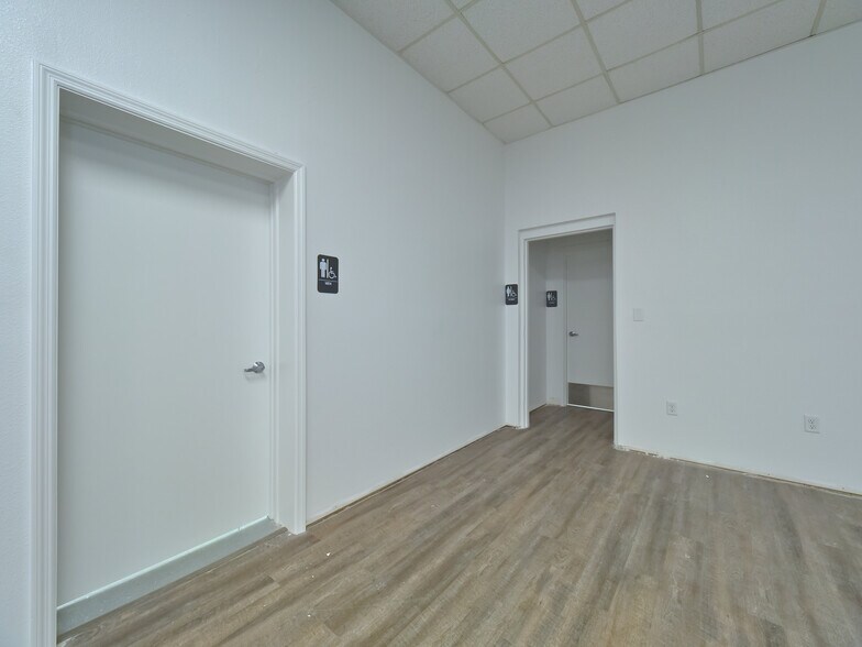 More Photos Of 18 S Main St, Brooksville Office For Lease