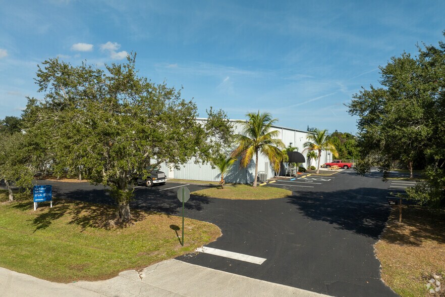 More Photos Of 1673 S South Niemeyer Cir, Port Saint Lucie Warehouse For Sale