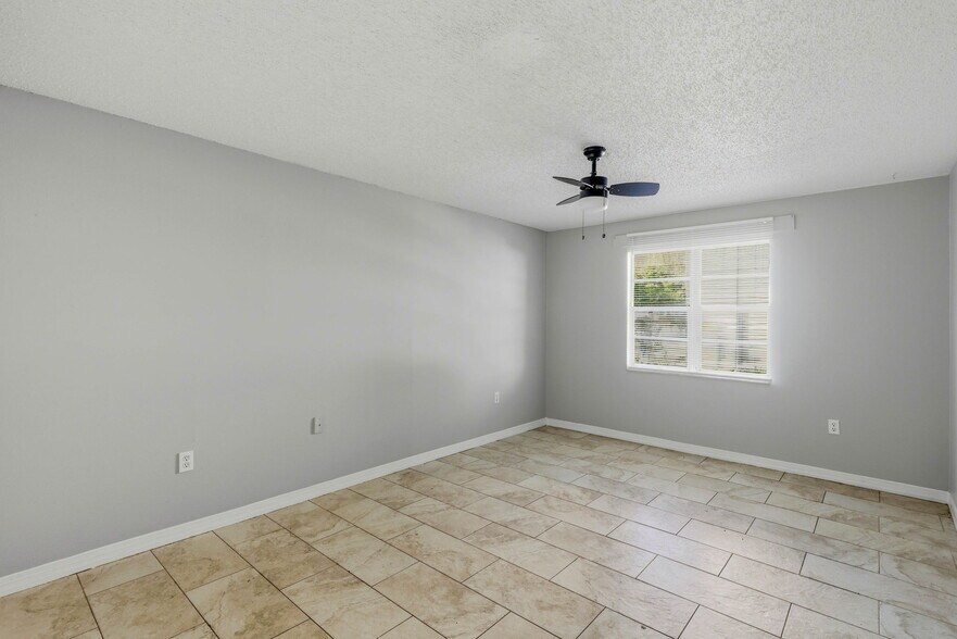 More Photos Of 9208 N Connechusett Rd, Tampa Apartments For Sale