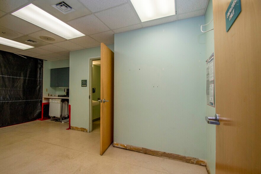 More Photos Of 2525 Harbor Blvd, Port Charlotte Medical For Lease