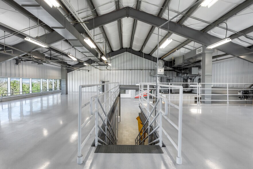 More Photos Of 15315 W Highway 71, Austin Showroom For Sale