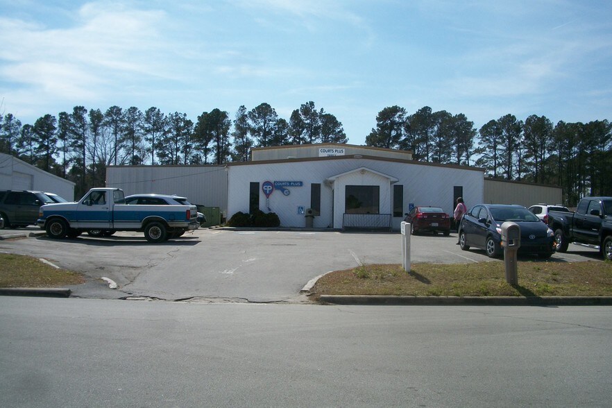 Primary Photo Of 2911 Brunswick Ave, New Bern Sports And Entertainment For Lease