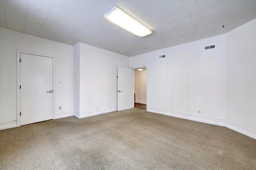 More Photos Of 714 W Kirkwood Ave, Bloomington Office Residential For Sale