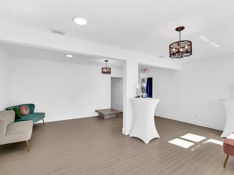 More Photos Of 1708 Old Dixie Hwy, Vero Beach General Retail For Sale