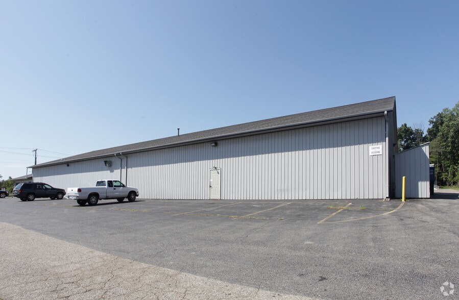 More Photos Of 138 Ampey St, Paw Paw Warehouse For Lease