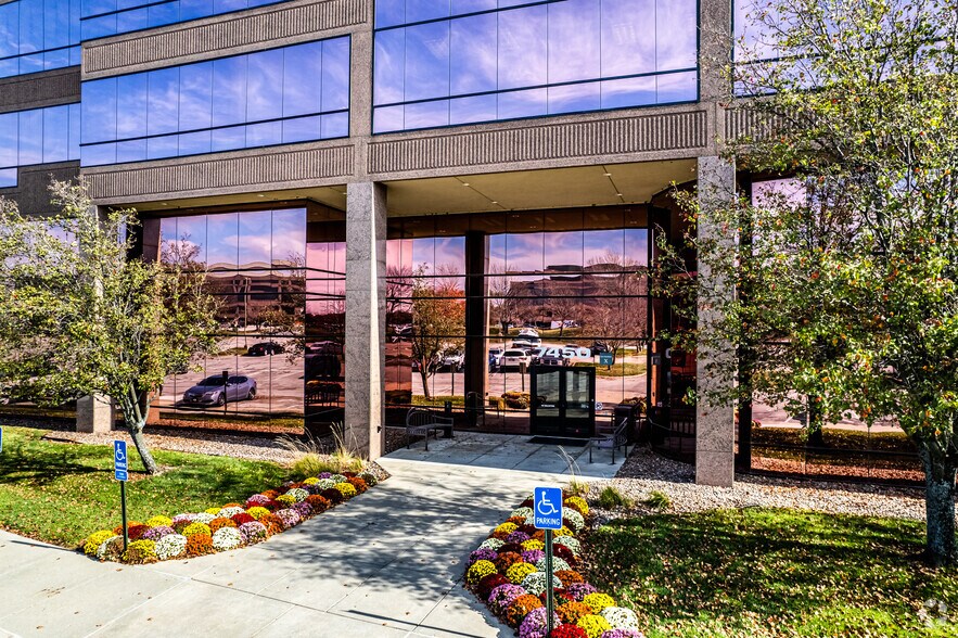 More Photos Of 12980 Metcalf Ave, Overland Park Unknown For Lease