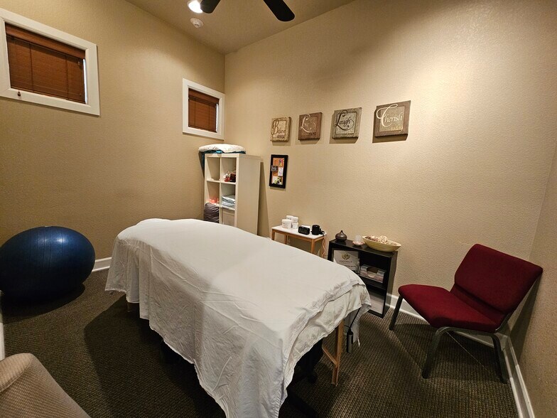 More Photos Of 8081 Shaffer Pky, Littleton Medical For Sale