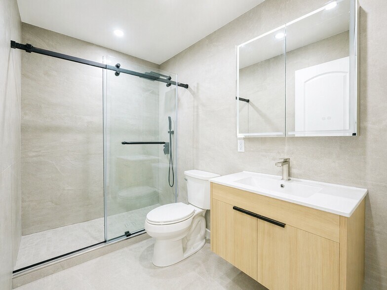 More Photos Of 15026 12th Ave, Whitestone General Retail For Sale