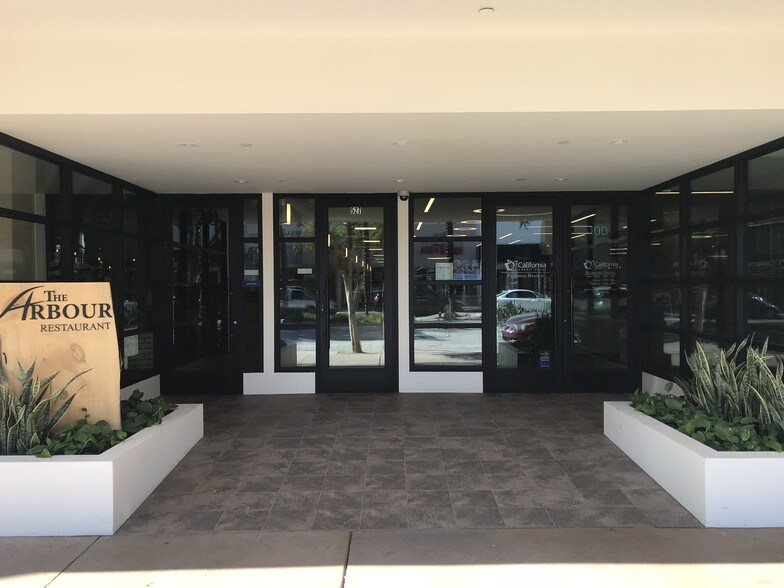 More Photos Of 527 S Lake Ave, Pasadena General Retail For Sale
