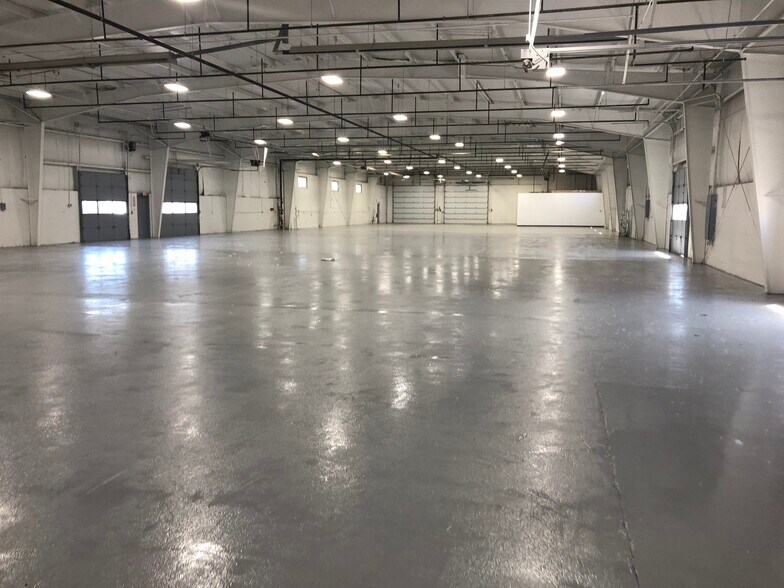 More Photos Of 21375 Telegraph Rd, Southfield Warehouse For Lease