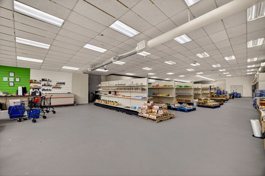 More Photos Of 1711 E Victory Dr, Savannah Storefront For Sale