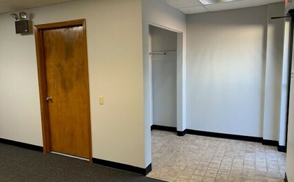 More Photos Of 11416 Kiley Dr, Huntley Warehouse For Sale