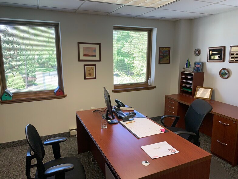 More Photos Of 16 Park Way, Upper Saddle River Warehouse For Lease