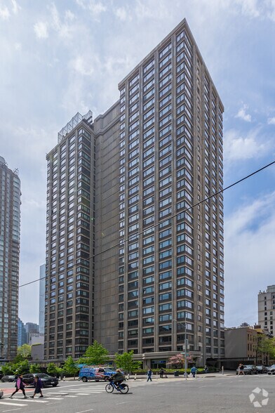 More Photos Of 160 E 65th St, New York Apartments For Lease