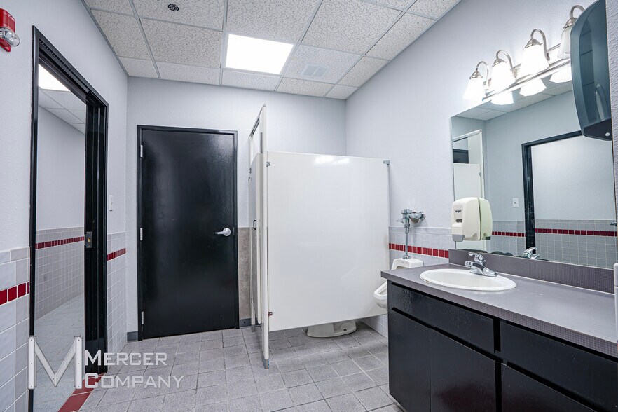 More Photos Of 2320 Michigan Ct, Arlington Light Distribution For Lease