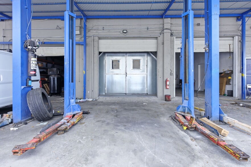 More Photos Of 612 N Dixie Hwy, Hollywood Auto Repair For Lease