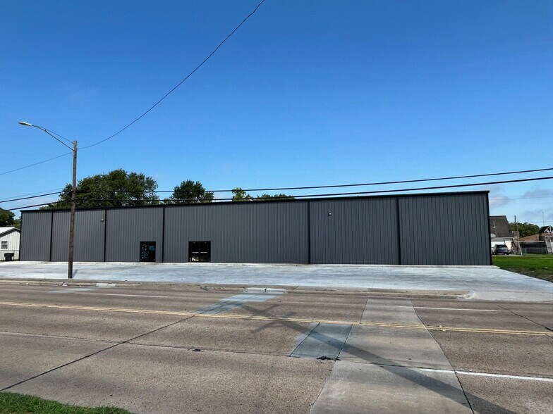 More Photos Of 708 Nederland Ave, Nederland Distribution For Lease