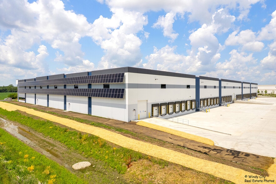 More Photos Of SEC Kenyon Road and IL RT. 25, Bartlett Distribution For Lease