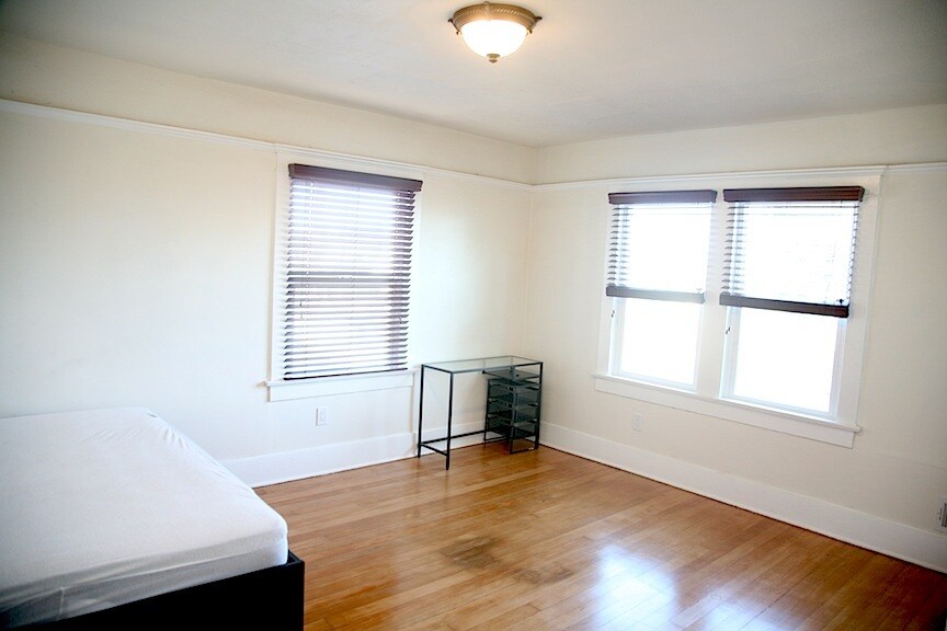 More Photos Of 1327 W 35th St, Los Angeles Apartments For Sale