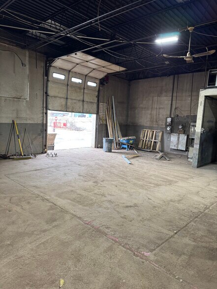 More Photos Of 49 W Front St, Bridgeport Warehouse For Lease