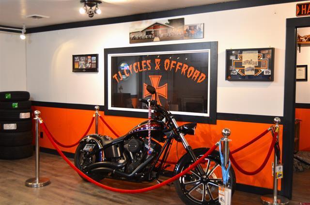 More Photos Of 1520 Bluff St, Delta Showroom For Sale