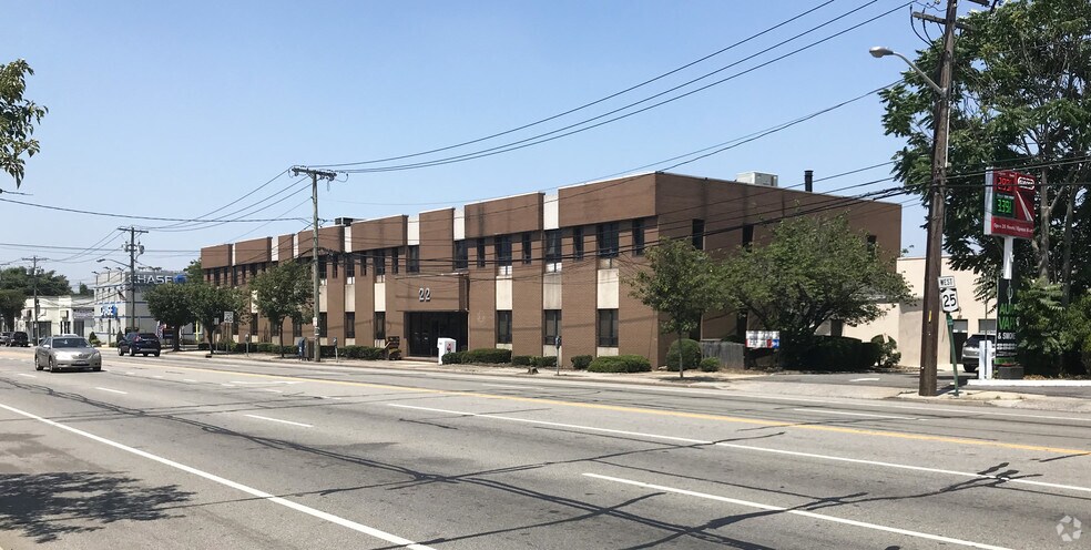 Primary Photo Of 22 Jericho Tpke, Mineola Medical For Lease