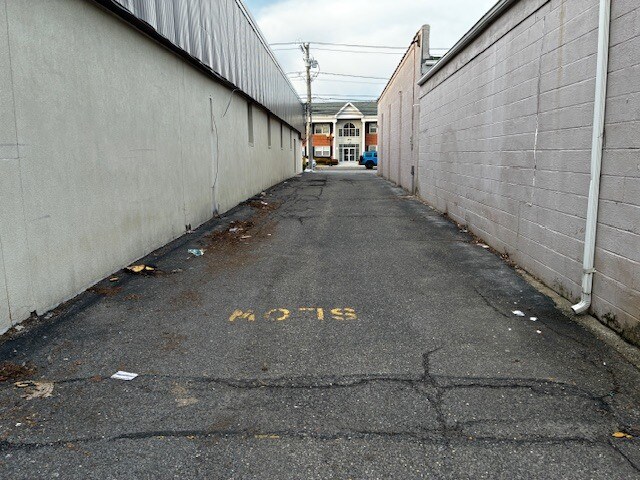 More Photos Of 464 E Main St, Patchogue Freestanding For Lease