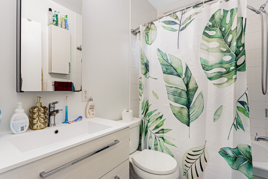 More Photos Of 164 Sunnyside Av, Toronto Multifamily For Sale