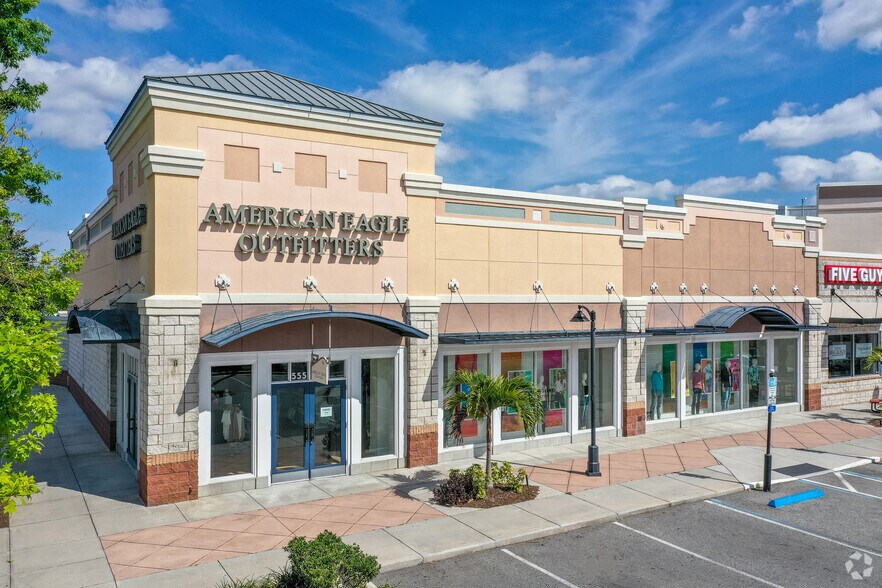 More Photos Of 303-881 N Alafaya Trl, Orlando Unknown For Lease